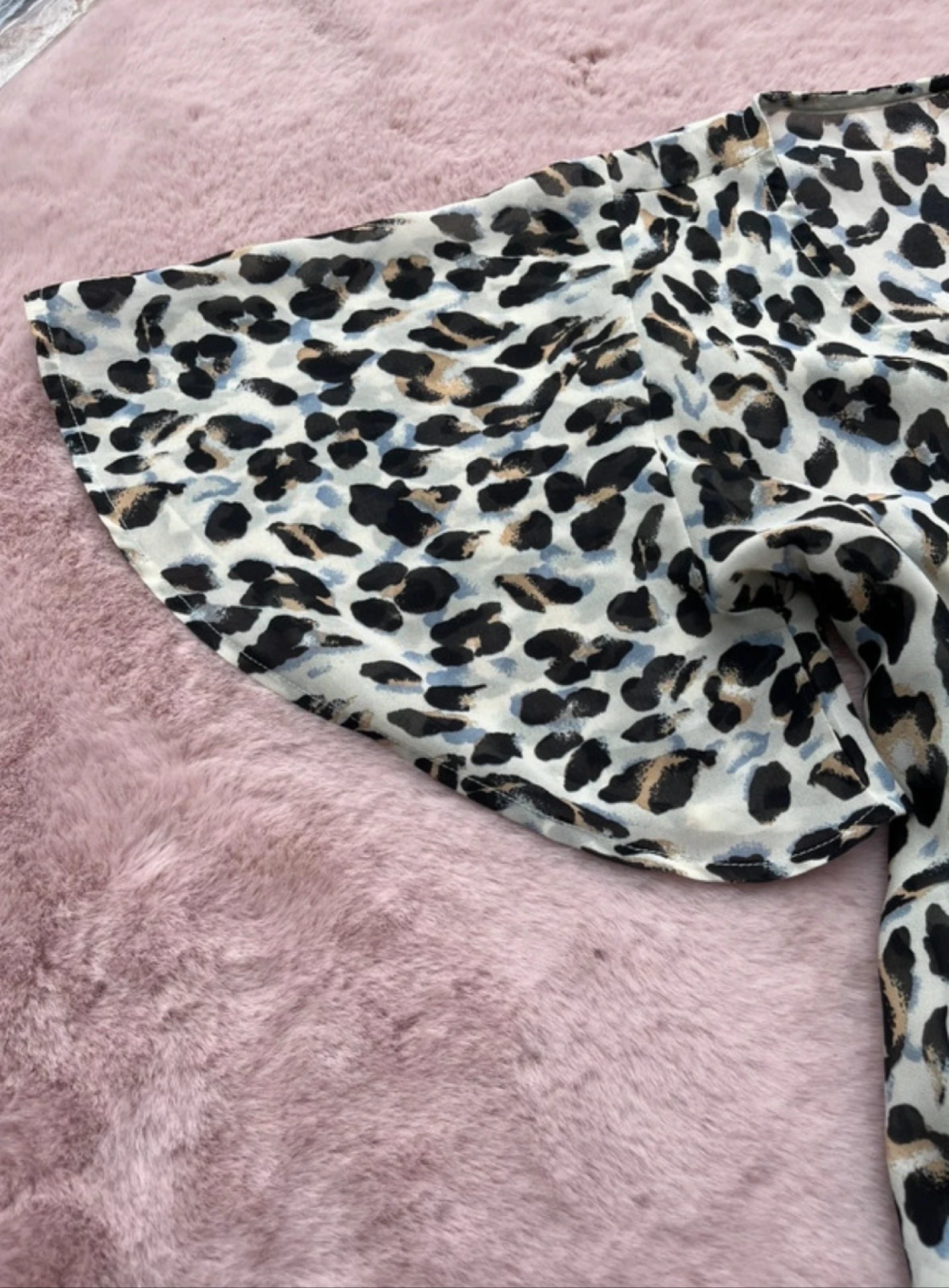 🌺 𝒎𝒛 | Eksept blouse panterprint maat L | V-hals luchtig soepel zomer top | blouse femme | imprimé léopard | légère | chic – photo 4